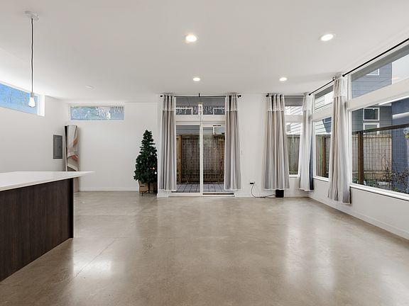 5th image of 5624 Fauntleroy Way SW #C