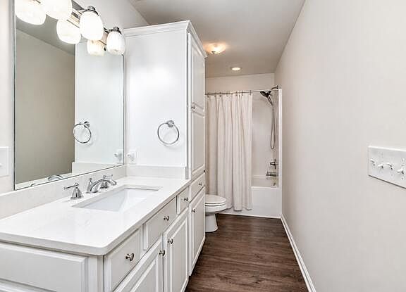 5th image of 819 Bentwood Cir