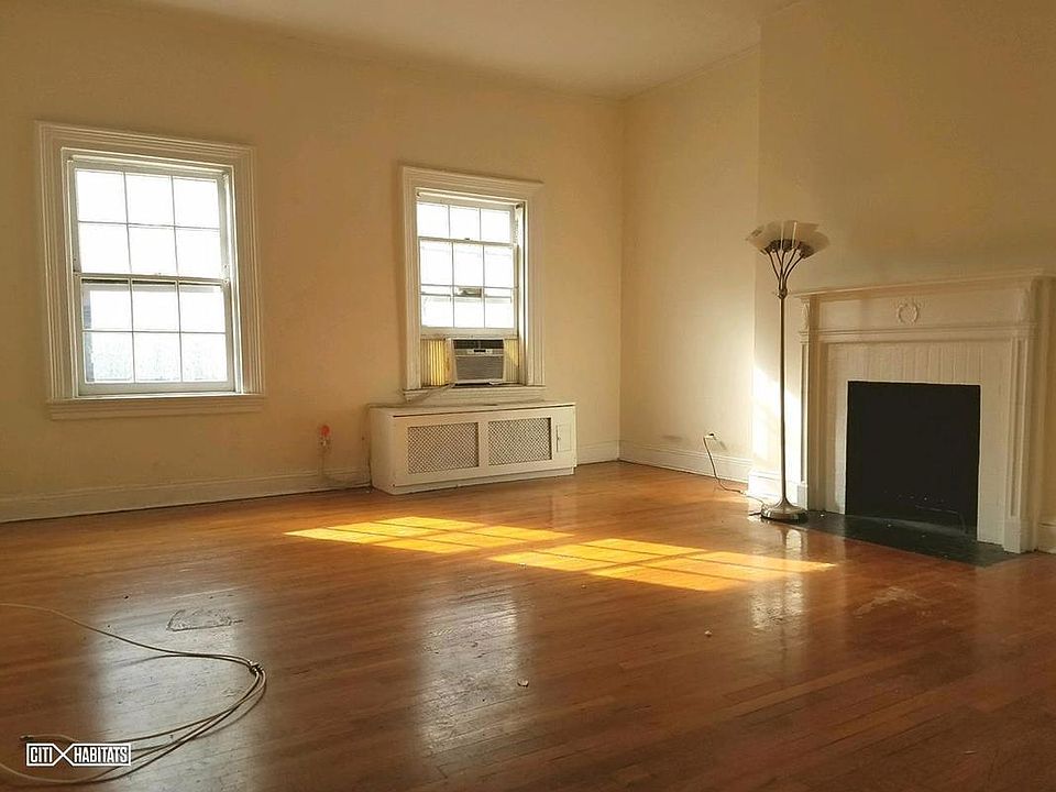 2nd image of 135 E 61st St APT 3B