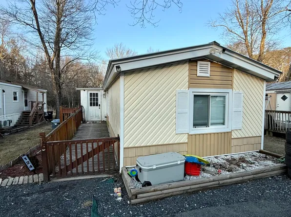 124 Poe Voll Ct, Stroudsburg, PA 18360