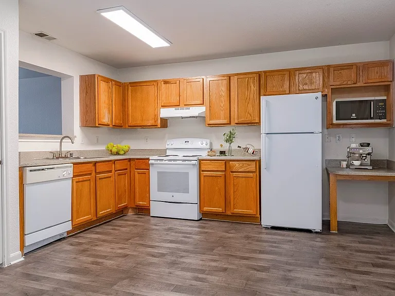 Country Ranch Apartments — Photo 12