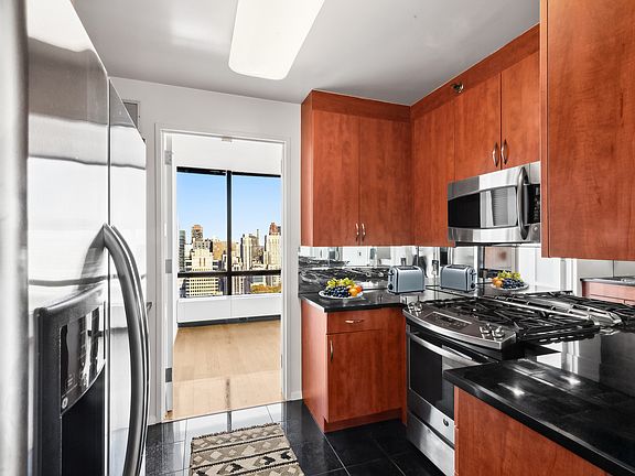 3rd image of 420 E 61st St #36AB