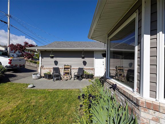 3rd image of 2874 Woodland Dr