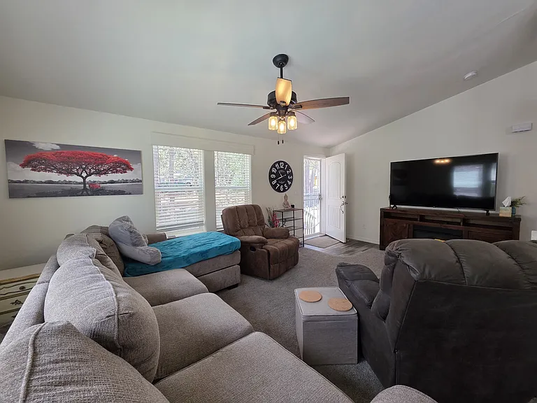921 S 11th Ave — Photo 6