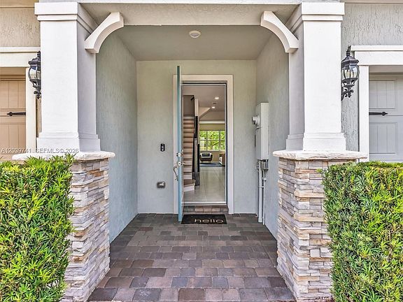 5th image of 1183 Eucalyptus Dr