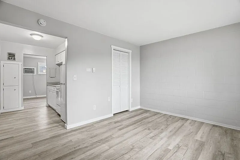 1 bed, 1.0 bath, 420 sqft, $899 — Photo 3