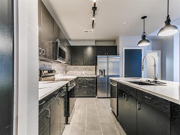 5th image of 401 E Boyd St Ste 210
