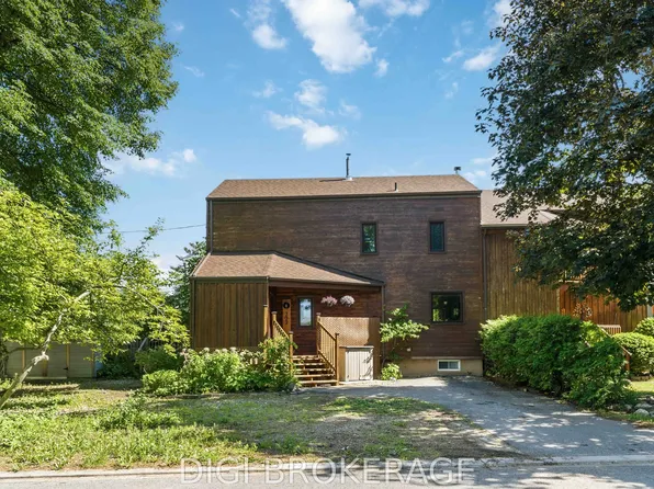 332 Iona St, Ottawa, ON K1Z 8R2