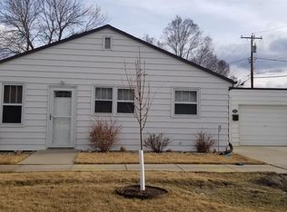 107 5th St NE, Mandan, ND 58554