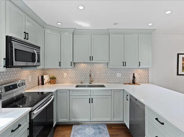 1266 W 6th Ave #8, Vancouver, BC V6H 1A5