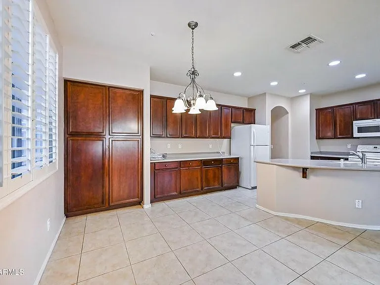 7102 W Katharine Way — Photo 9