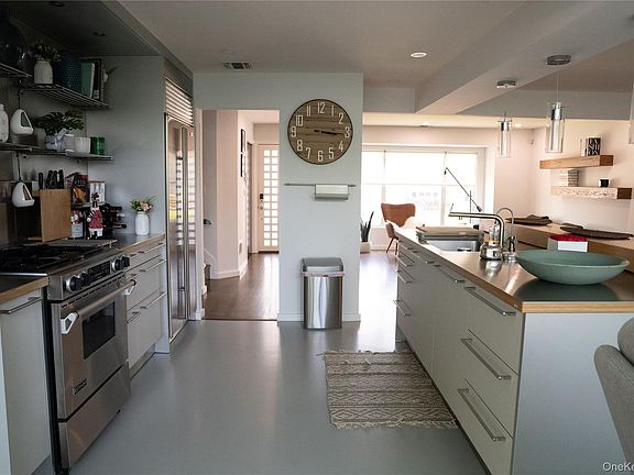 5th image of 105 Lincoln Road S