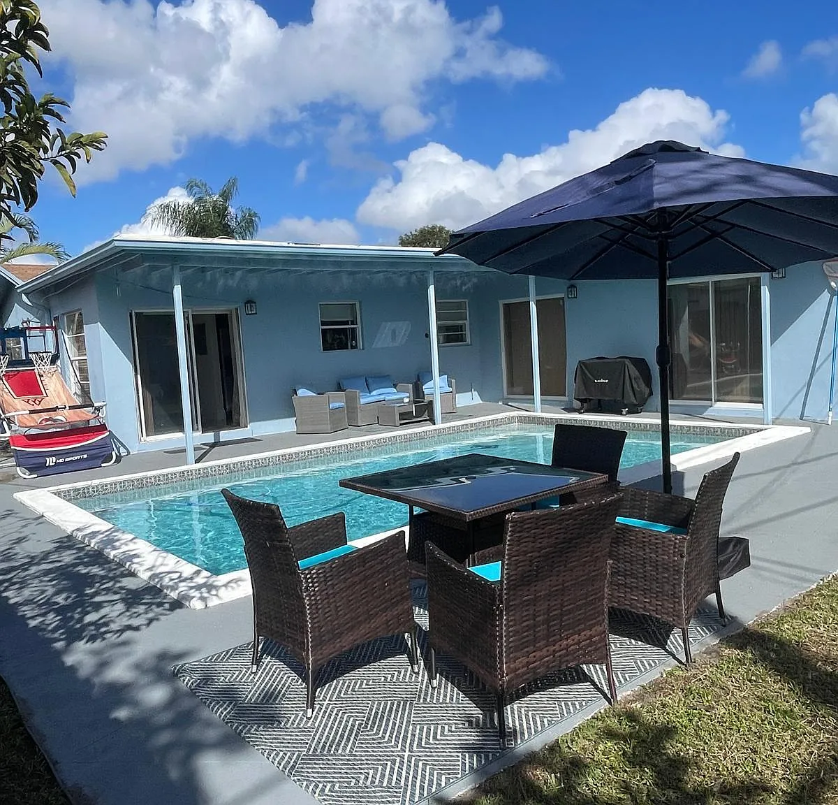 3 bed, 2.0 bath, 1327 sqft, $4,000 — Photo 1