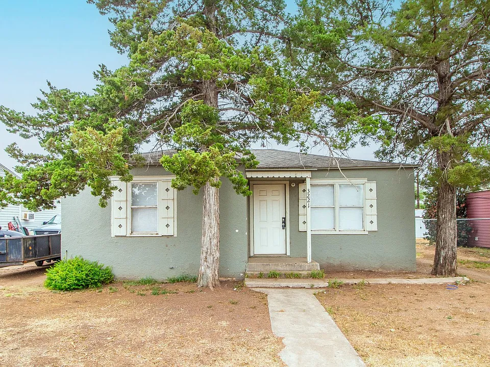 3221 Baylor St