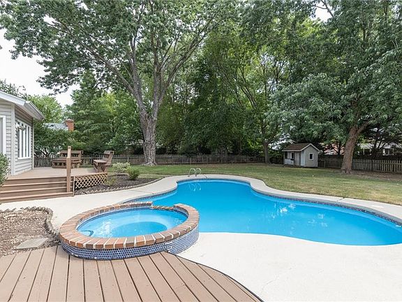 3rd image of 308 Shadowlake Dr