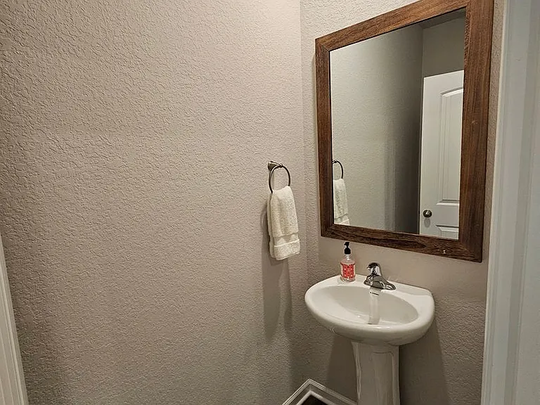 202 Chandler Ct — Photo 9