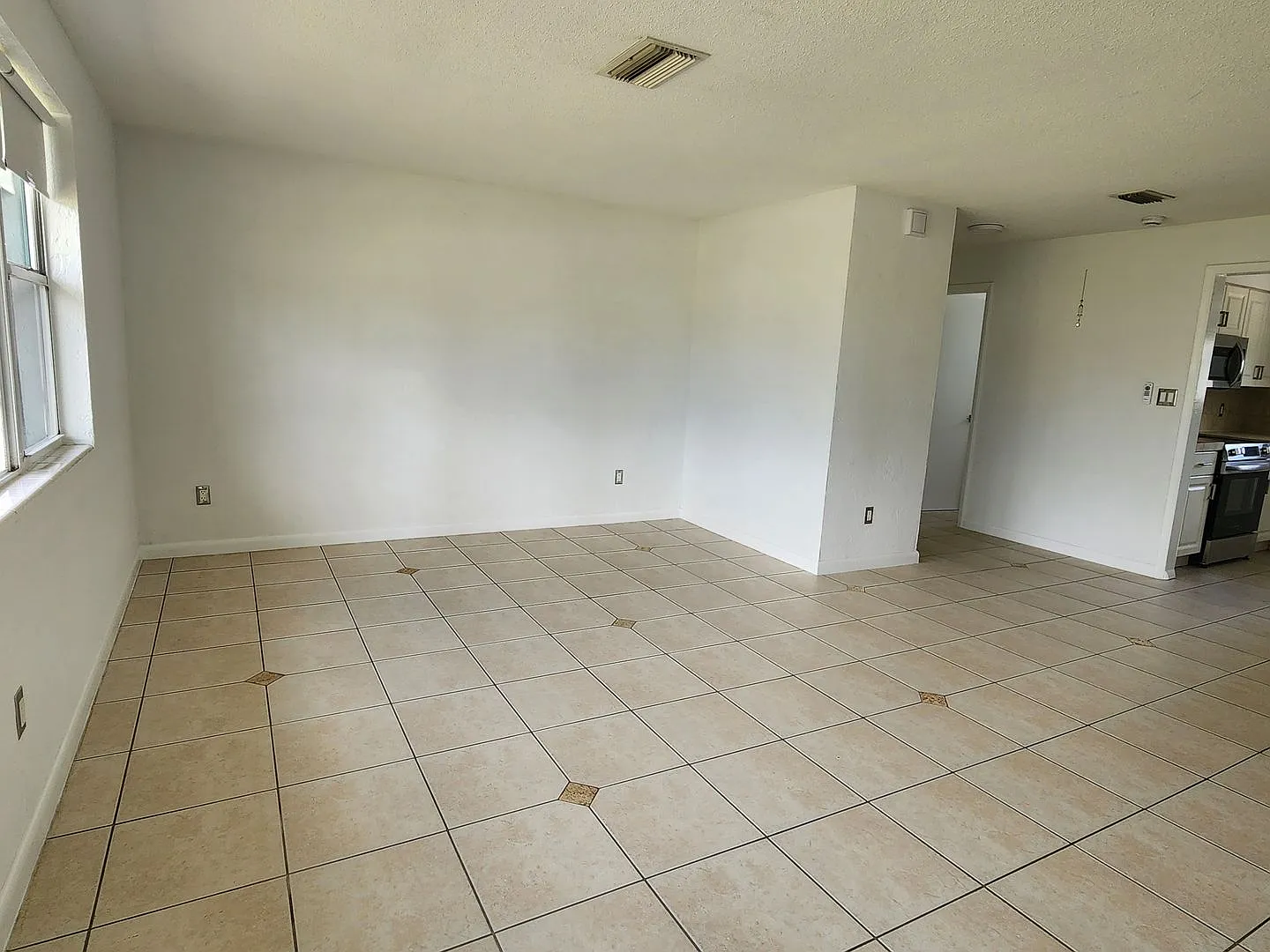 Fully updated 2-bedroom, 1-bath home in Daytona Beach — Photo 3