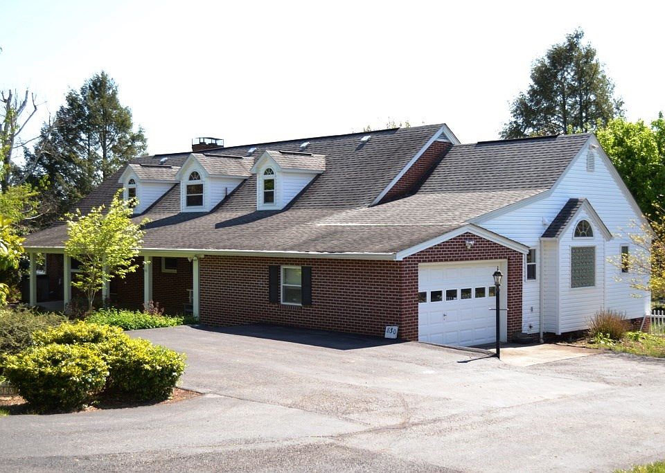 1st image of 830 Country Club Dr