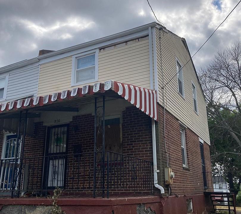 1st image of 916 Division Ave NE