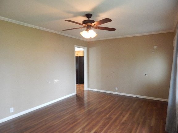 5th image of 303 Skyline Dr
