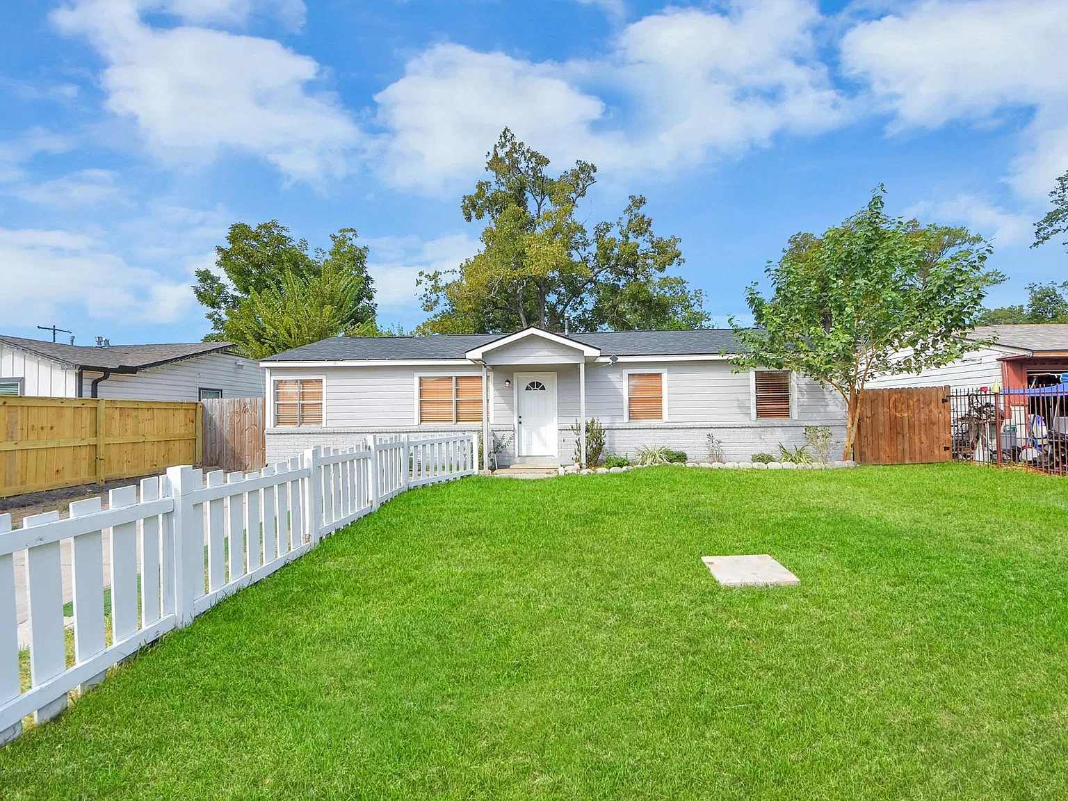 3 bed, 1.5 bath, 1095 sqft, $1,700 — Photo 3