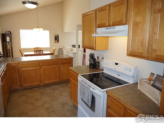 Large Eat-in Kitchen
