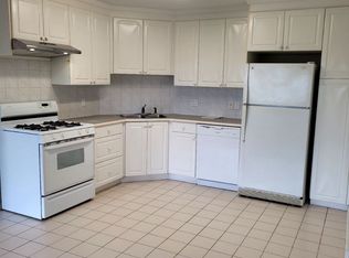 262 W 26th St, North Vancouver, BC V7N 2G4
