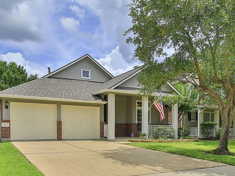 19830 Sternwood Manor Dr — Photo 1