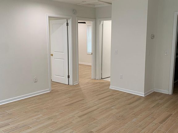 5th image of 4630 Oakwood Ave #A