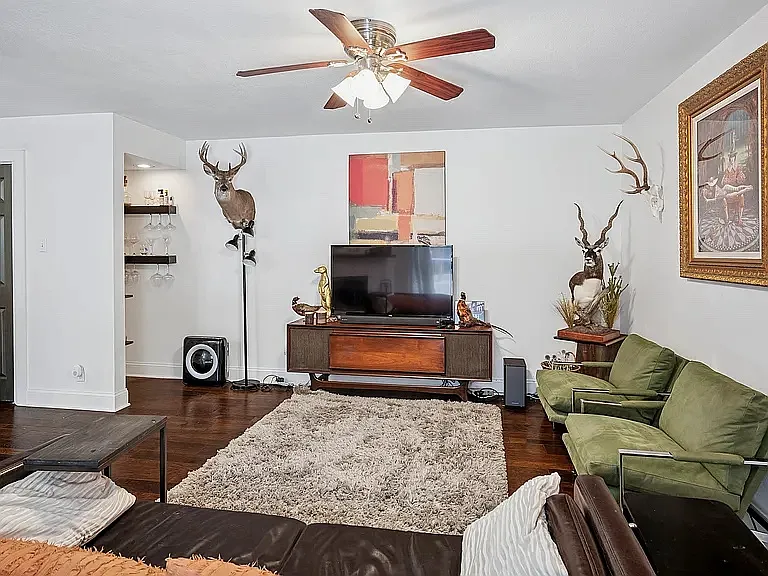 2 bed, 1015 sqft, $1,800 — Photo 3