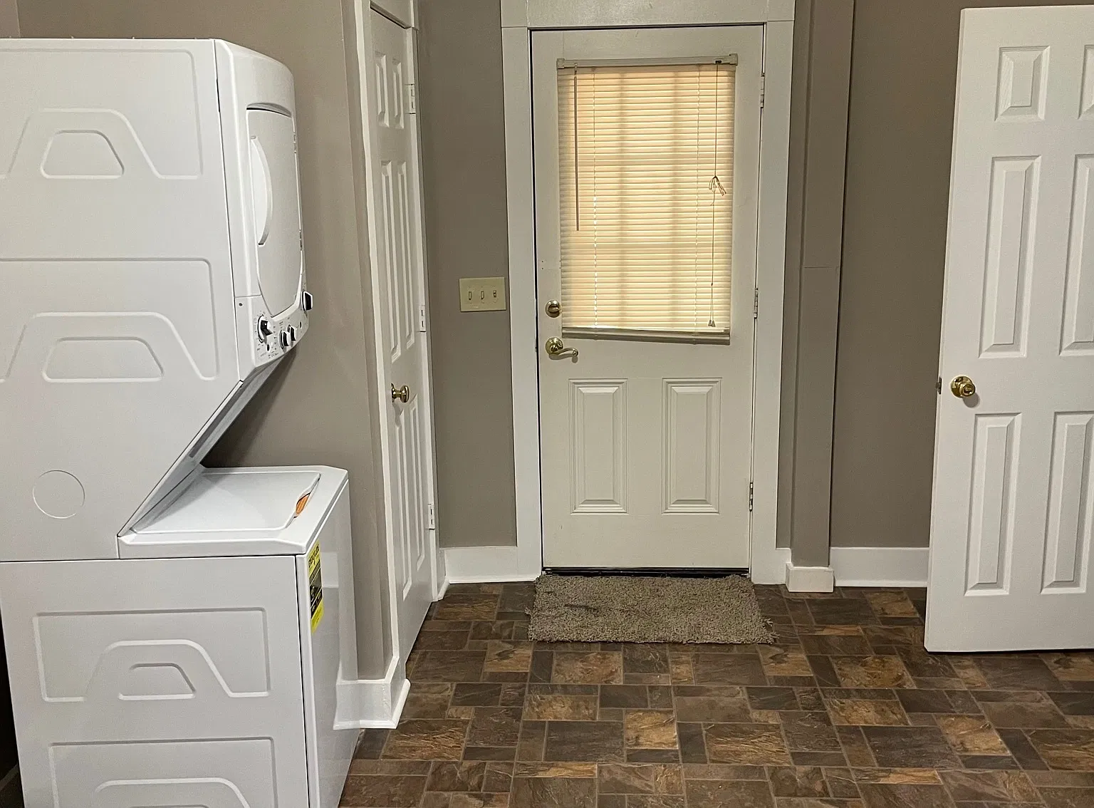 608-610 Sarah Street - 1st F... — Photo 3