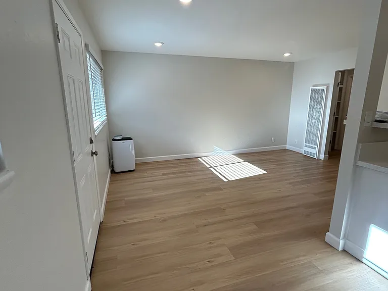3745 Miramar Way — Photo 11