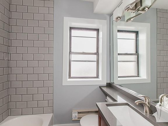 4th image of 550 W Arlington Pl #1122
