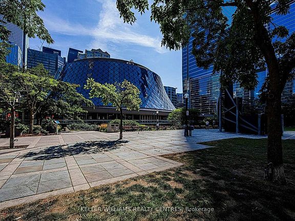 3rd image of 224 King St W #W-501