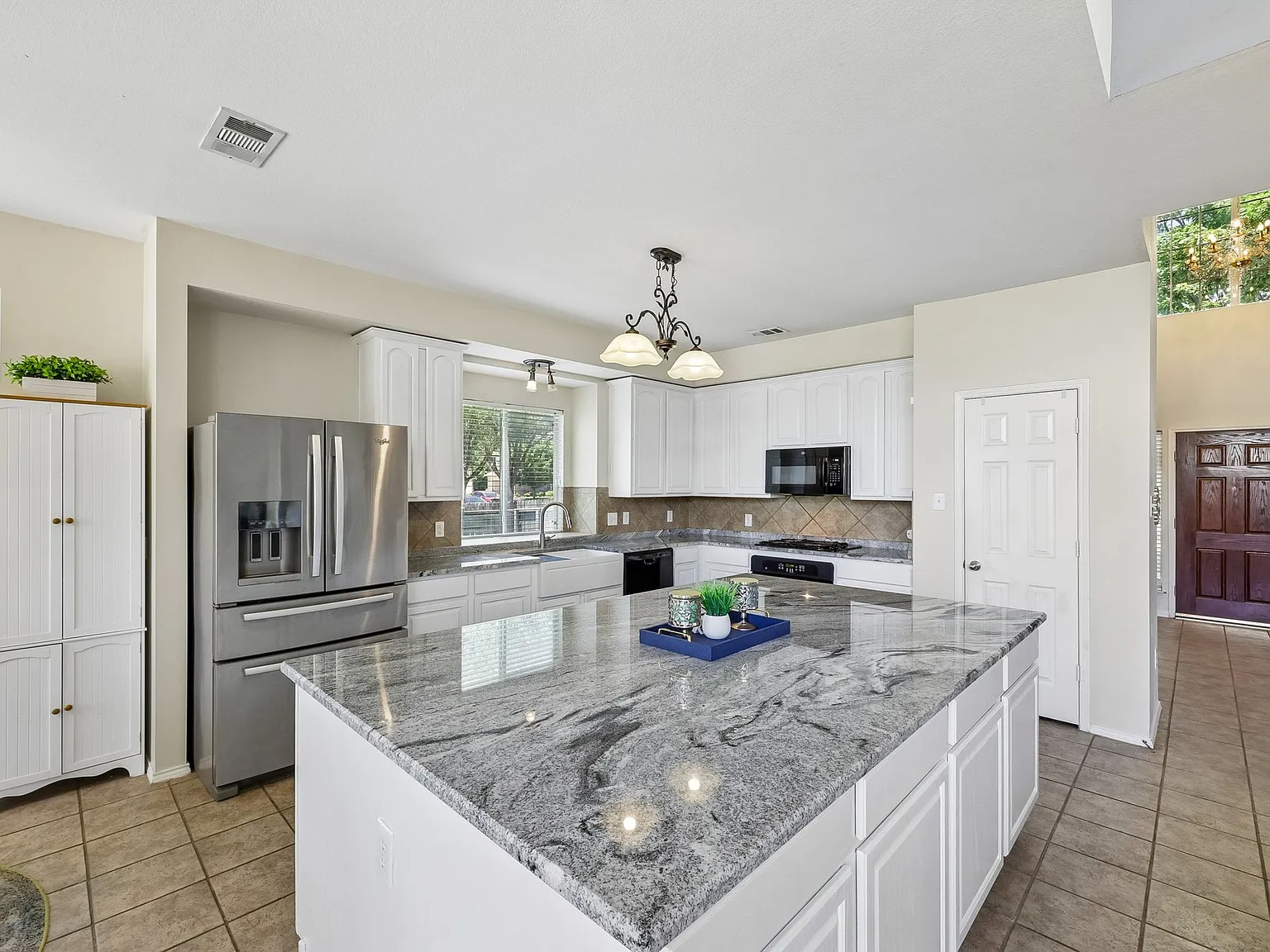 5 bed, 3251 sqft, $3,100 — Photo 3
