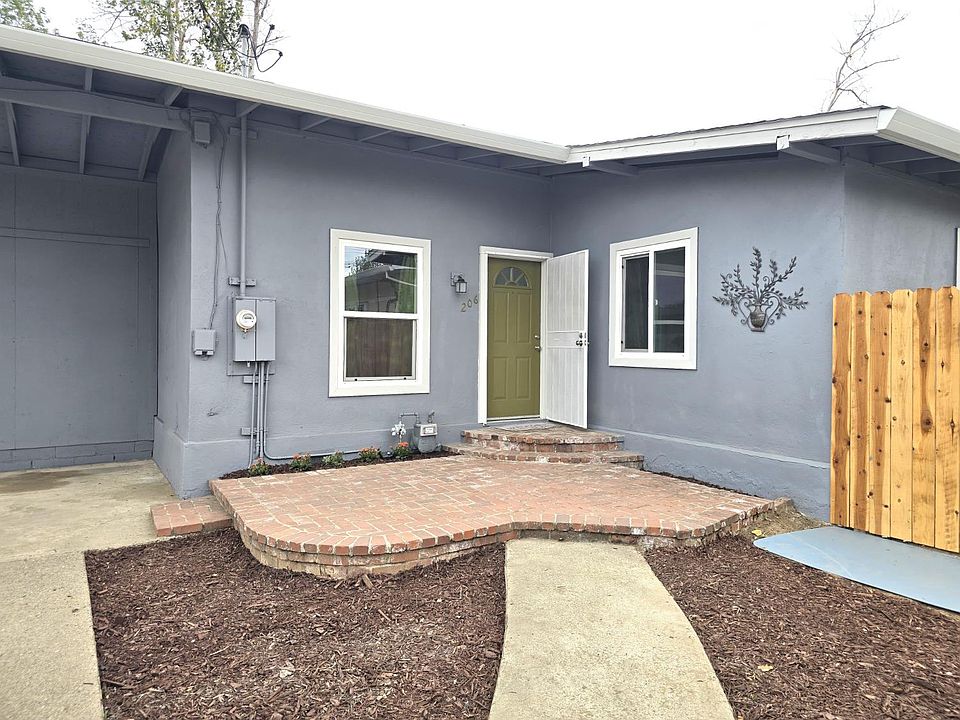 1st image of 206 Hills Ct