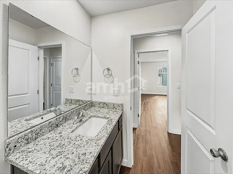 1219 W 15th Ave — Photo 14