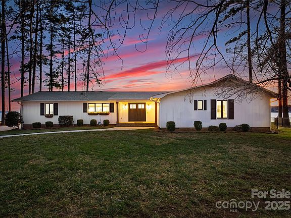 4th image of 111 Breezeview Pl