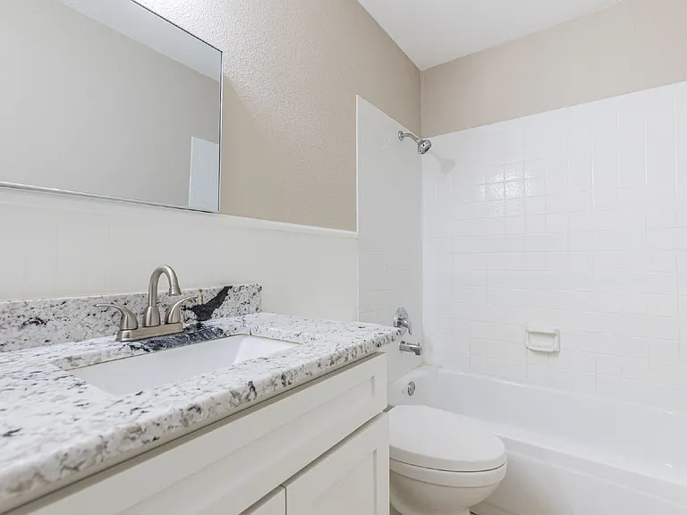 21514 Longwood — Photo 26