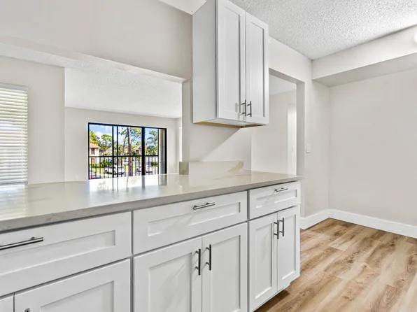 711 Sunny Pine Way #E2, Greenacres, FL 33415