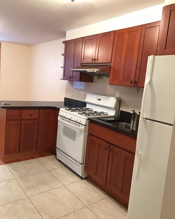1865 E 29th St #1 kitchen