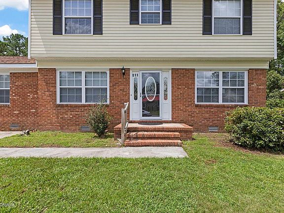 3rd image of 811 Oakwood Ave #32