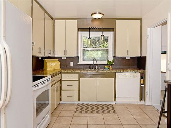 2nd image of 2228 W Frederic St