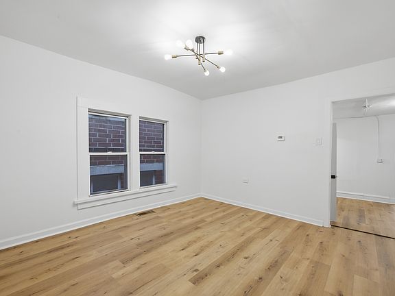 5th image of 1415 N Maplewood Ave