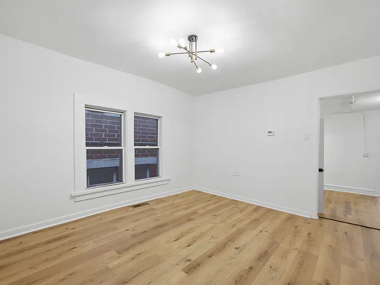 1415 N Maplewood Ave — Photo 5