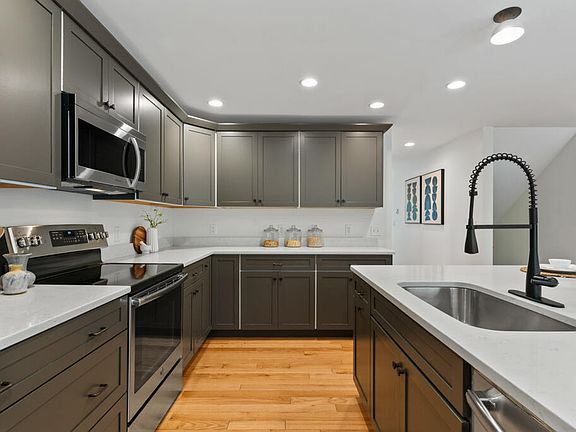 5th image of 5 Hemlock Hill Road