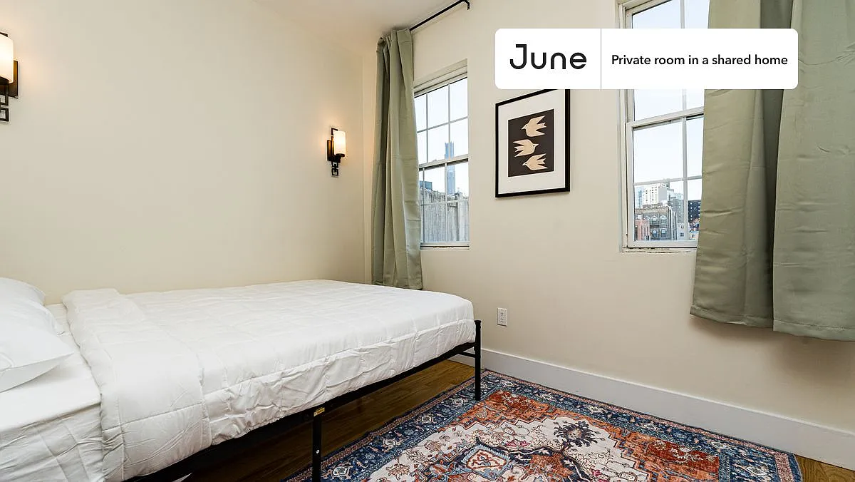 Queen bedroom in 4 bed/1 bath home in Clinton Hill #1803 B — Photo 1
