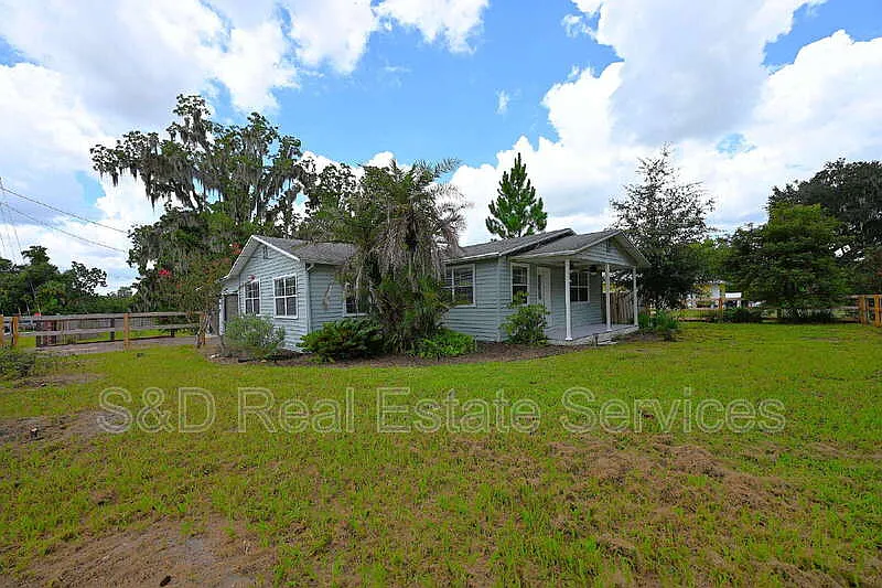 3 bed, 1.0 bath, 1240 sqft, $1,800 — Photo 1