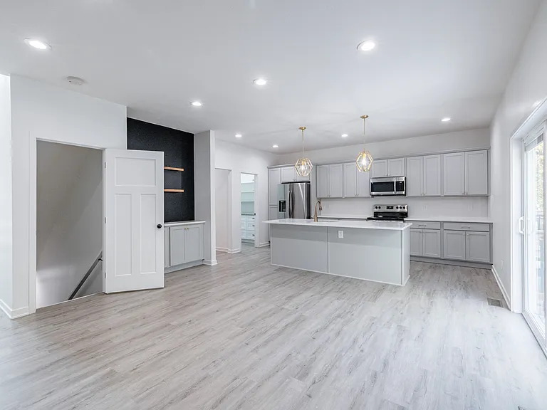 6204 Franciscan Dr — Photo 4