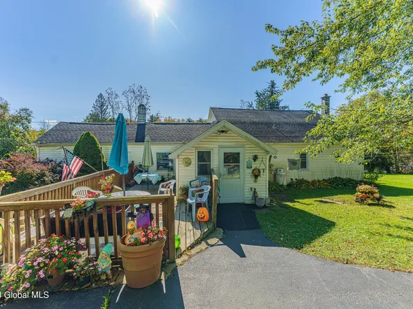 13 Simmons Road, Hoosick Falls, NY 12090